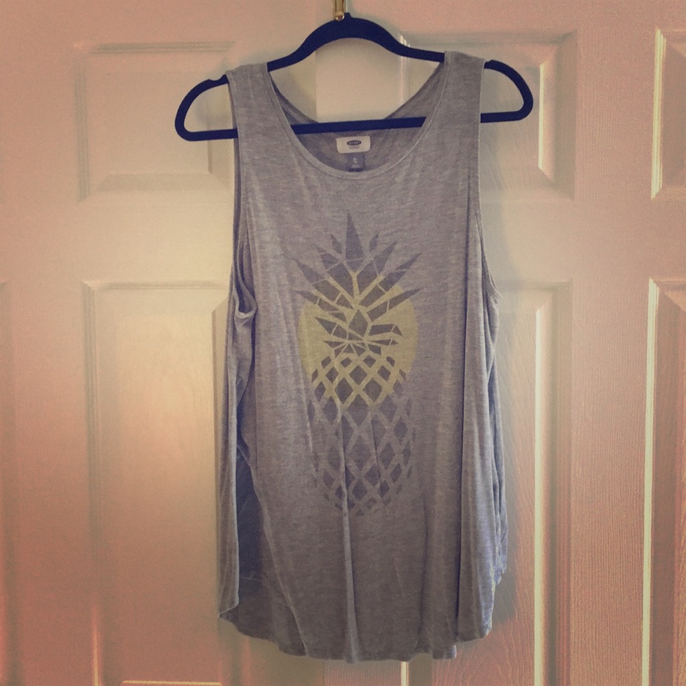 Old navy pineapple high neck graphic tee!